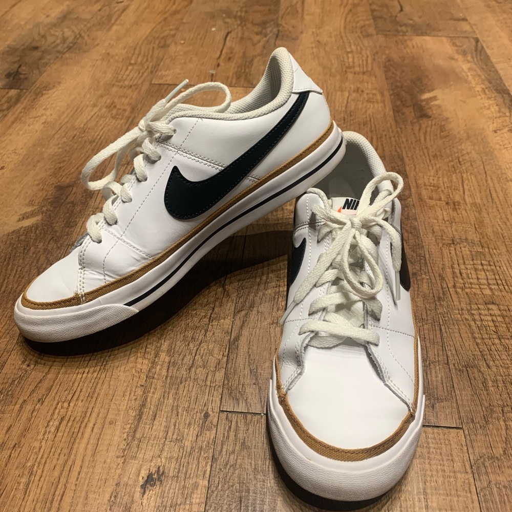 Nike Court Legacy